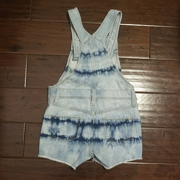 Cute denim overall shorts - Picture 2 of 4